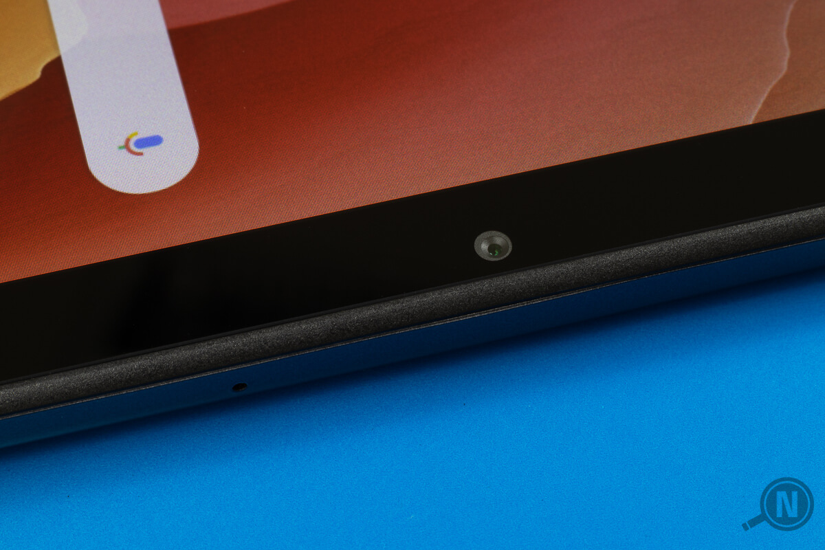 Close-up eines Tablet-Rahmens mit eingebauter Frontkamera.