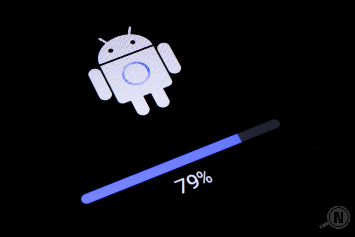 Detail Startbildschirm nach Android-Systemupdate: Android-Logo (Roboter) und Fortschrittsbalken auf 79 Prozent.