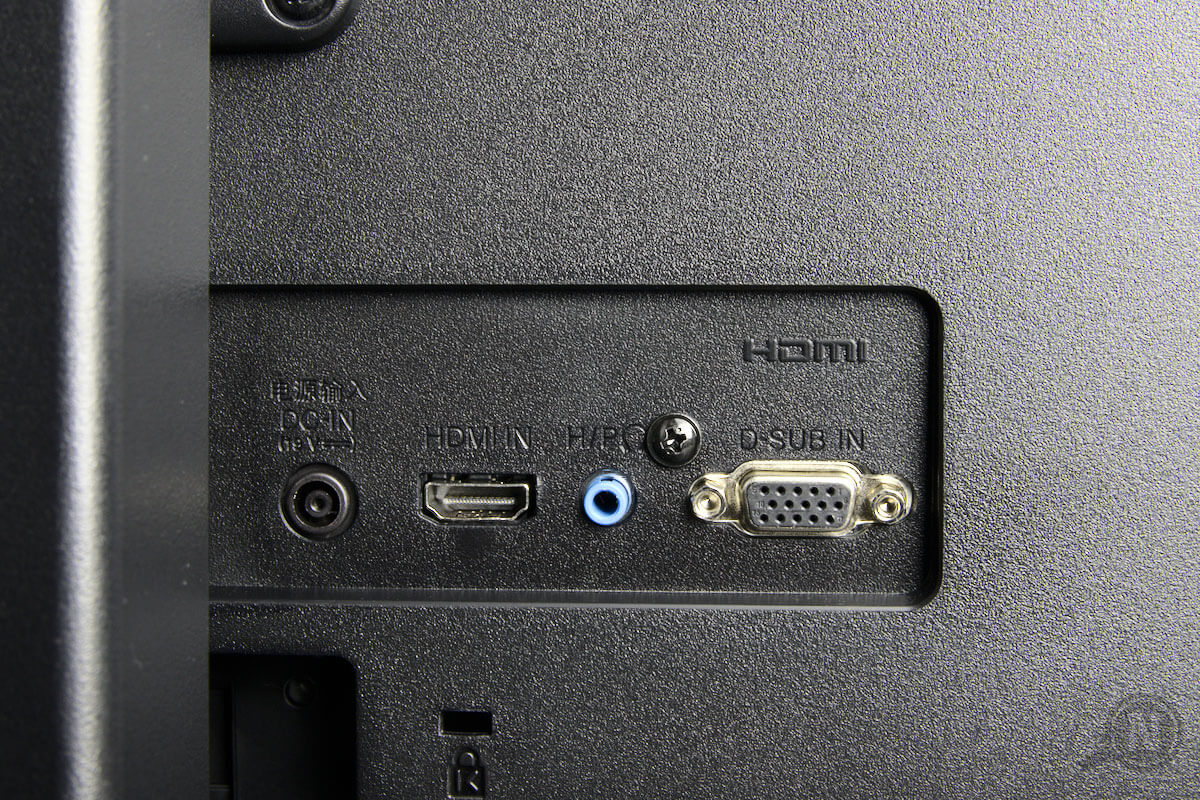 Teil der Rückseite eines Bildschirms mit Anschlüssen: Netzteil, HDMI, Kopfhörer und VGA