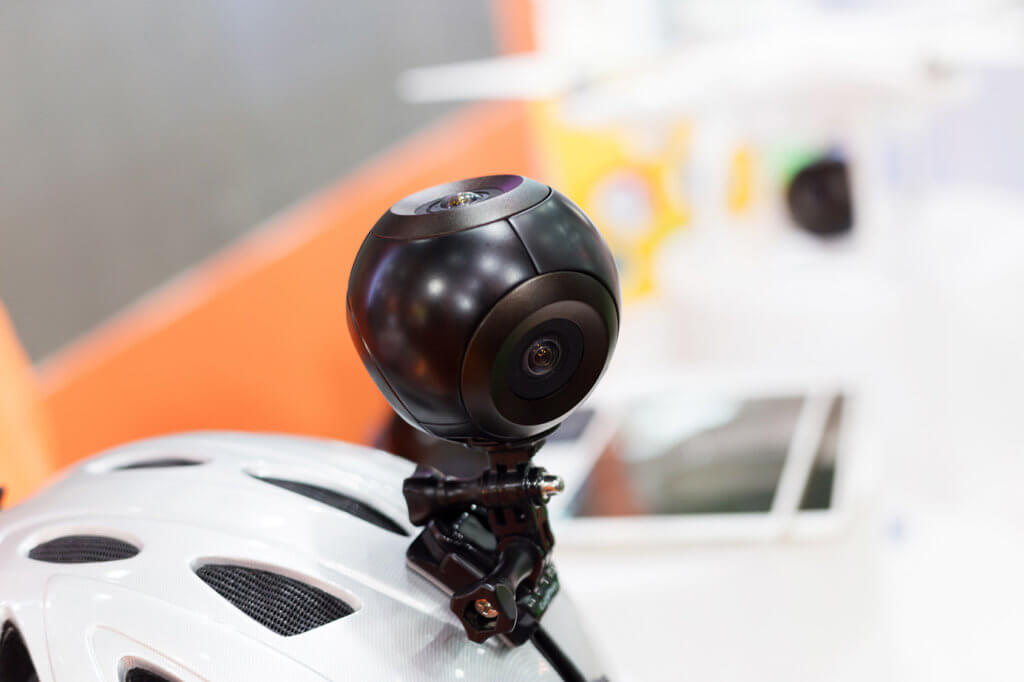 360-Grad-Kamera auf Fahrradhelm montiert