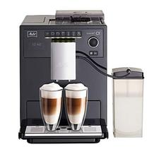 Kaffeevollautomat mit Milchbehälter