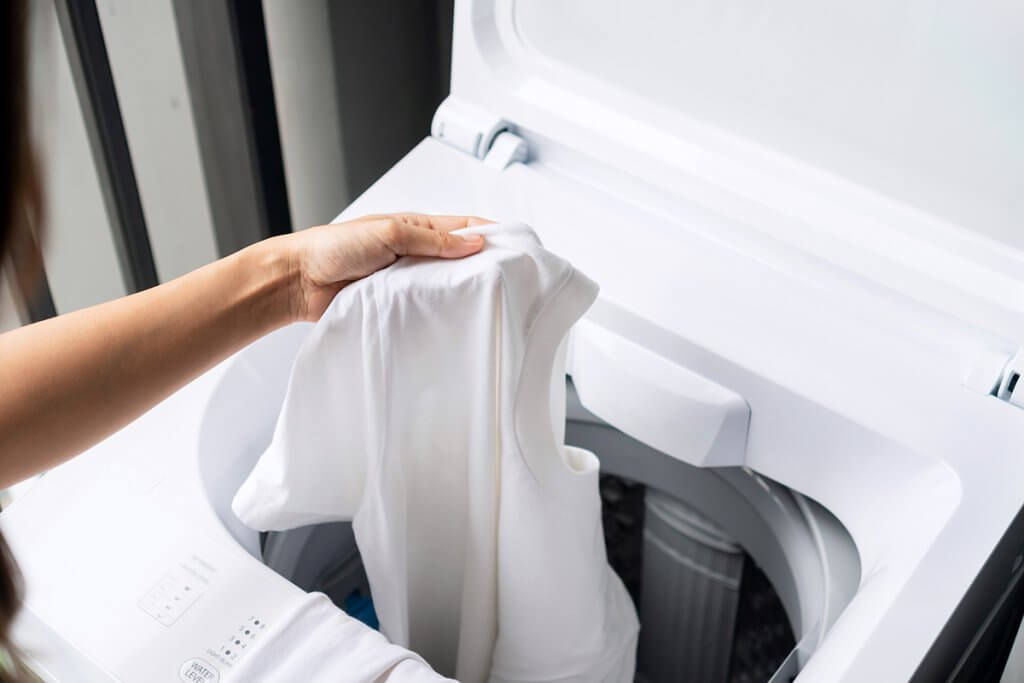 bosch_waschmaschine-toplader wird entladen