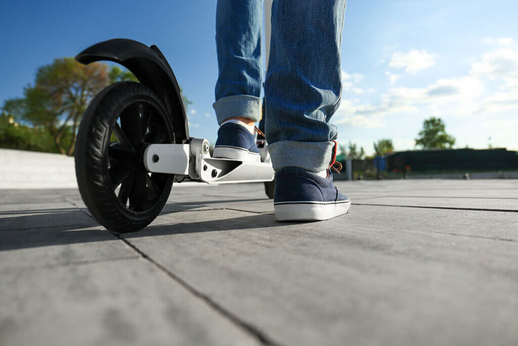 Nahaufnahme von Roller im Stand