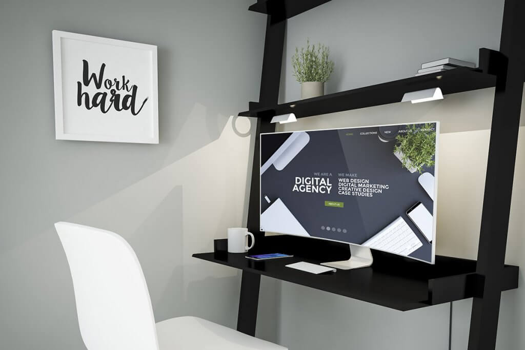 Curved Monitor auf Schreibtisch