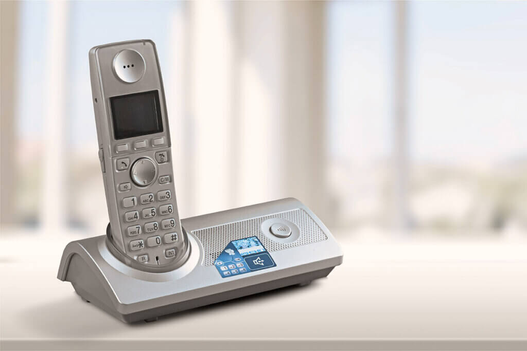 dect_telefon-silbernes_telefon mit_station