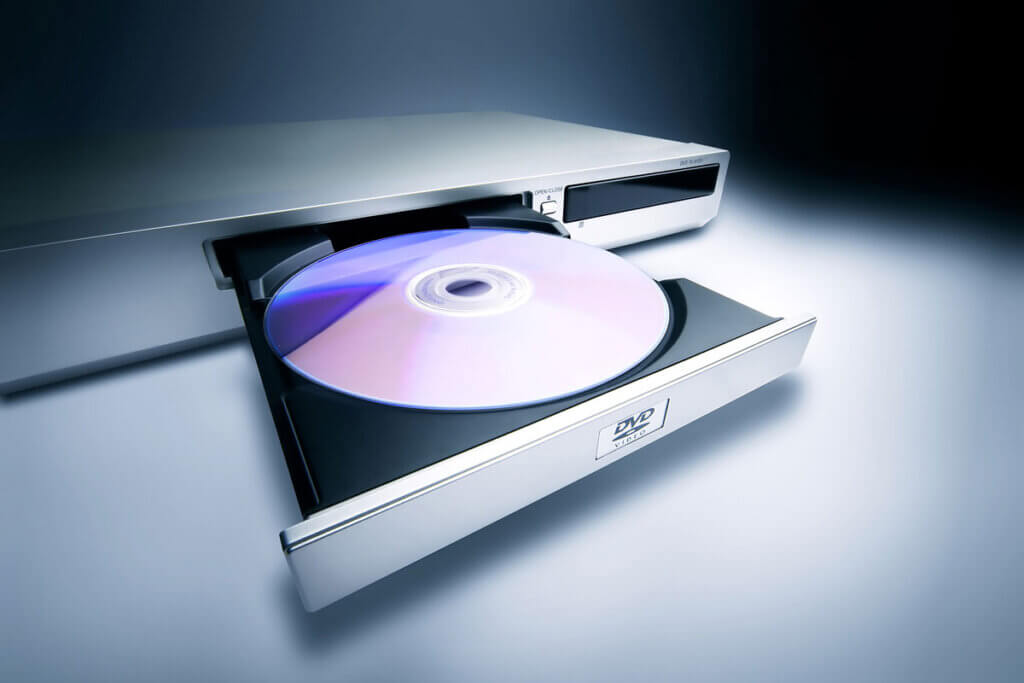 DVD-Player mit ausgefahrenem Laufwerk