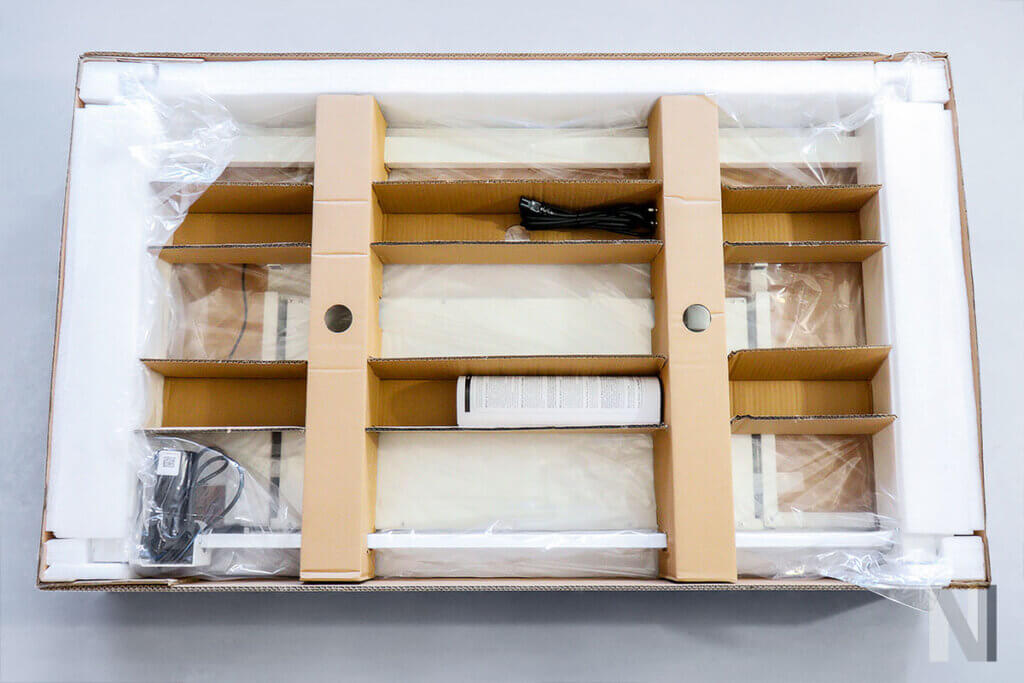 offene verpackung des comhar blick von oben, alle einzelteile noch eingepackt