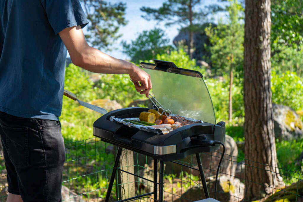 Grillen im Freien mit Elektrogrill