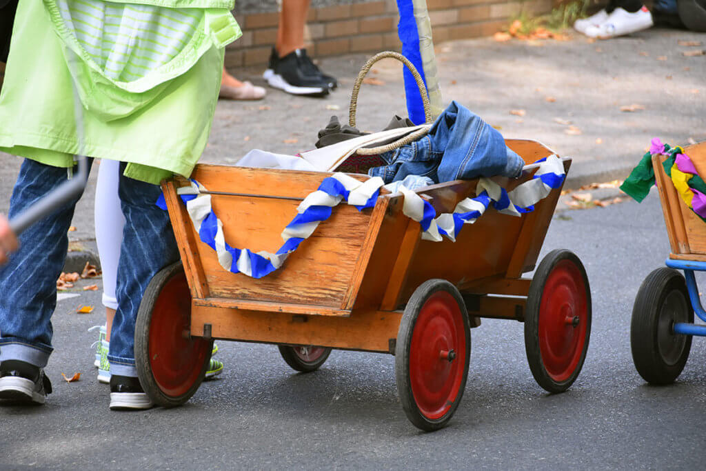 alter Holzbollerwagen