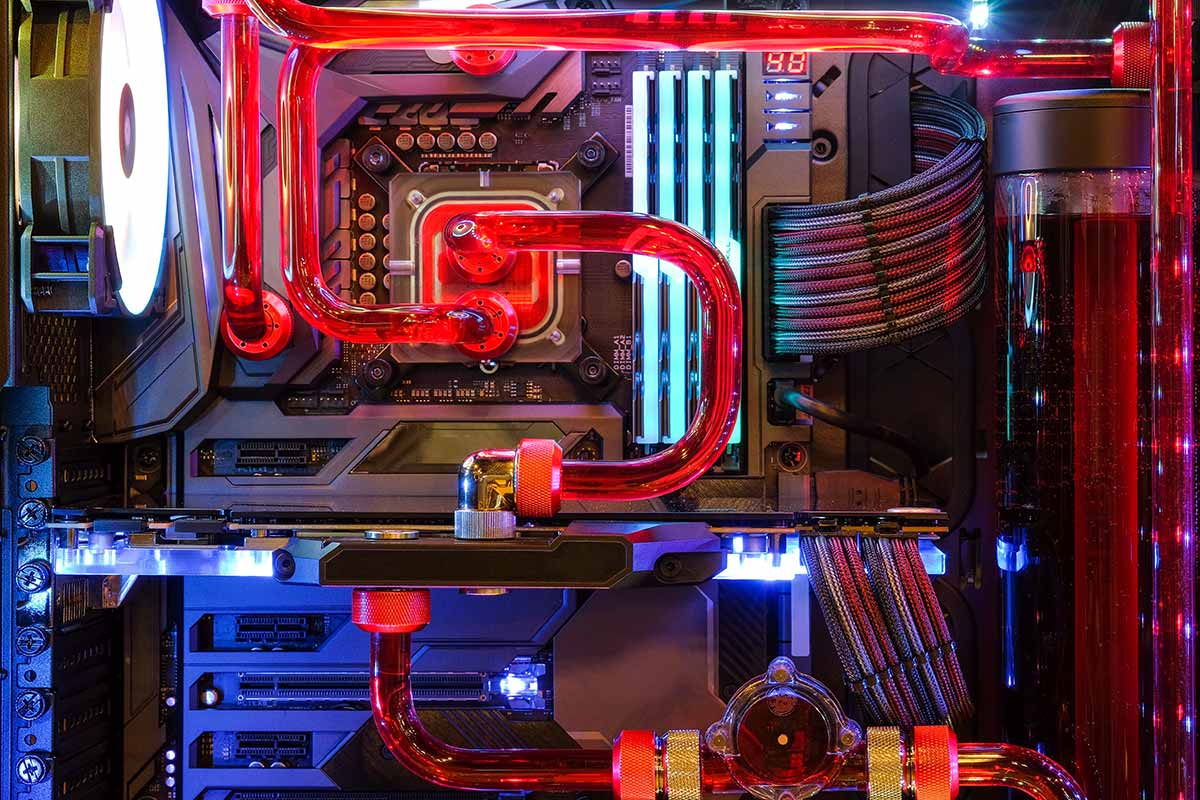 Bunte Wasserkuehlung in PC