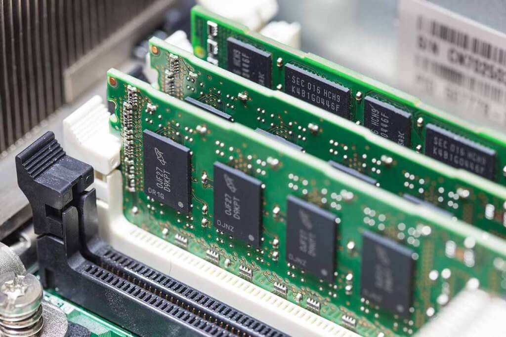 RAM steckt in Motherboard