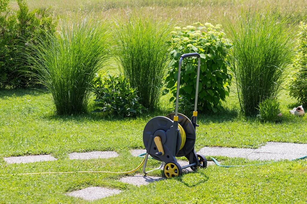 Schlauchtrommel im Garten