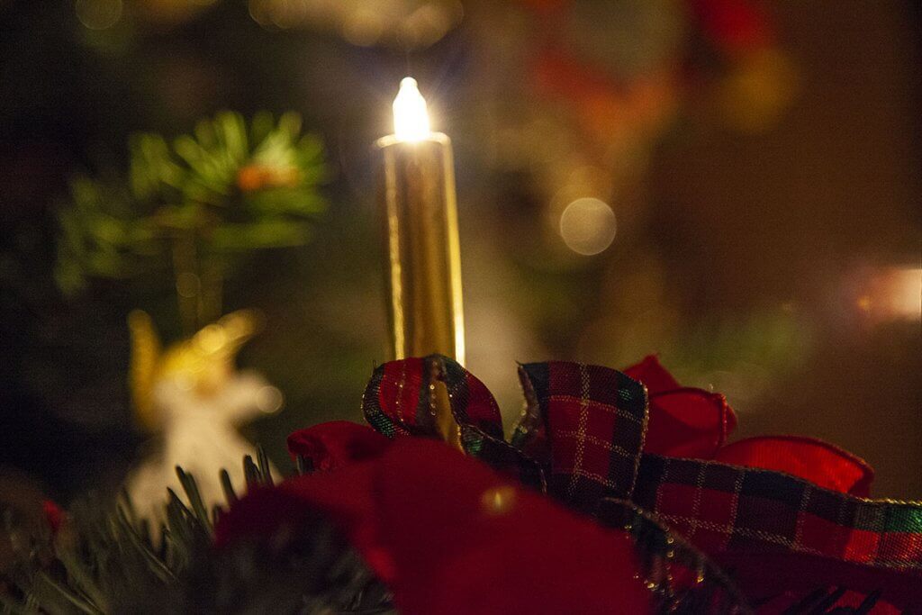 eingeschaltete kabellose Weihnachtskerze