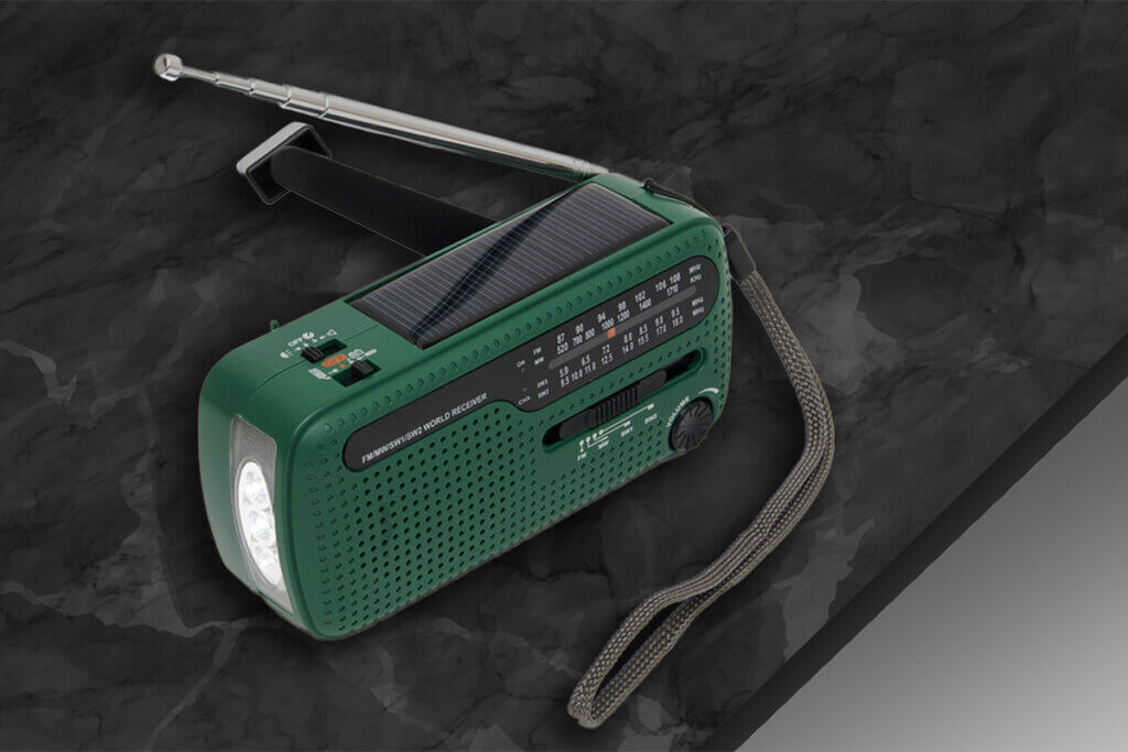 Solarpanel auf der Oberseite eines Kurbelradios