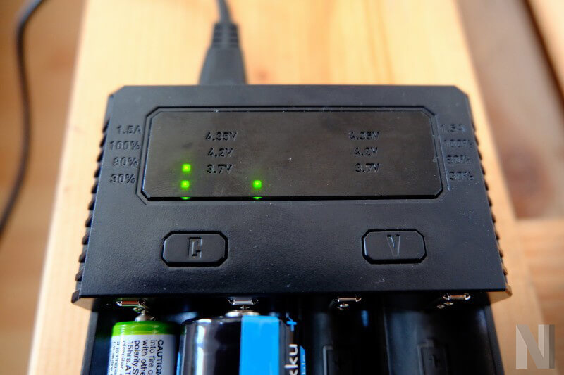 Nahaufnahme vom Display des NiteCore i4