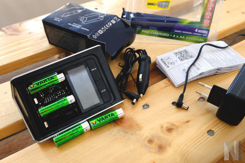 Der Lieferumfang des Varta LCD Ultra Fast