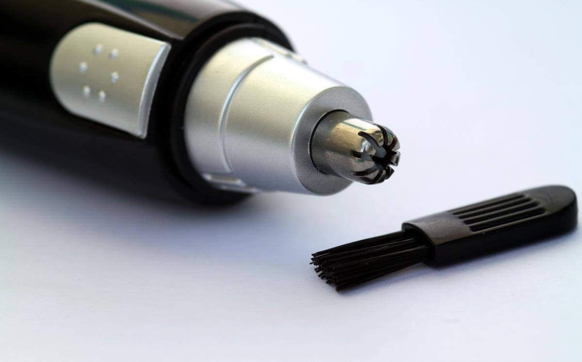 Nasenhaartrimmer mit Pinsel