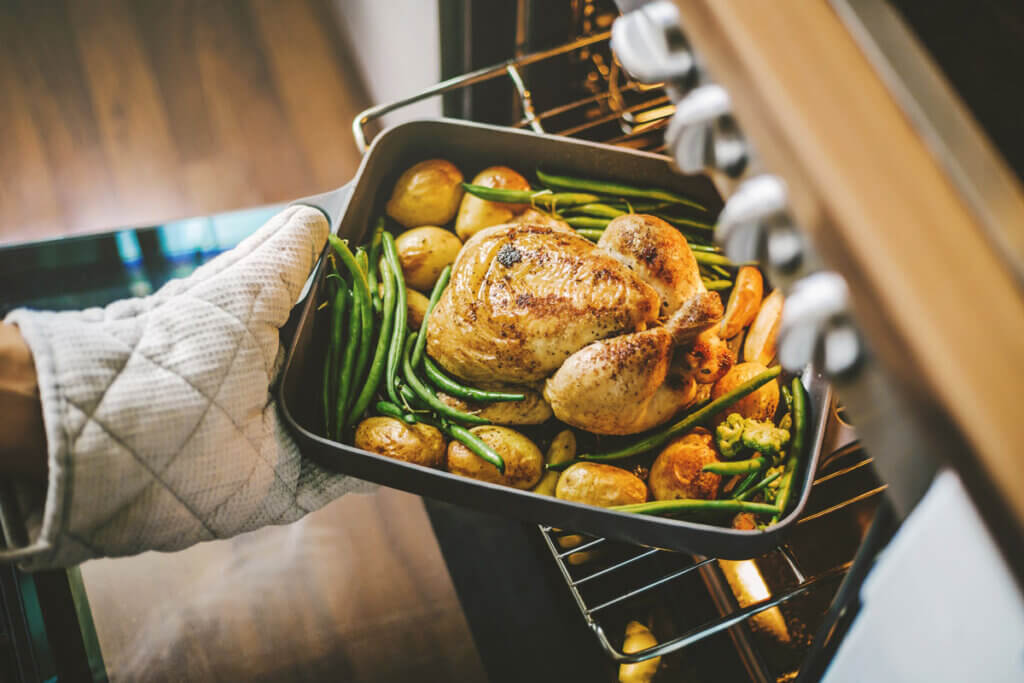 Huhn mit Kartoffeln aus dem Ofen