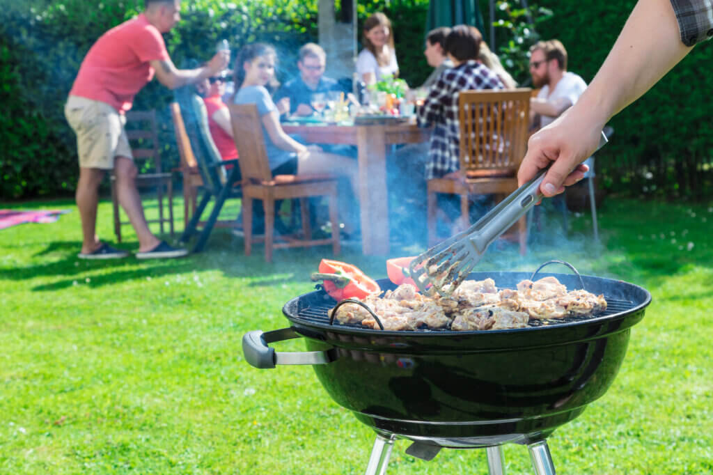 Grillparty in eigenem Garten