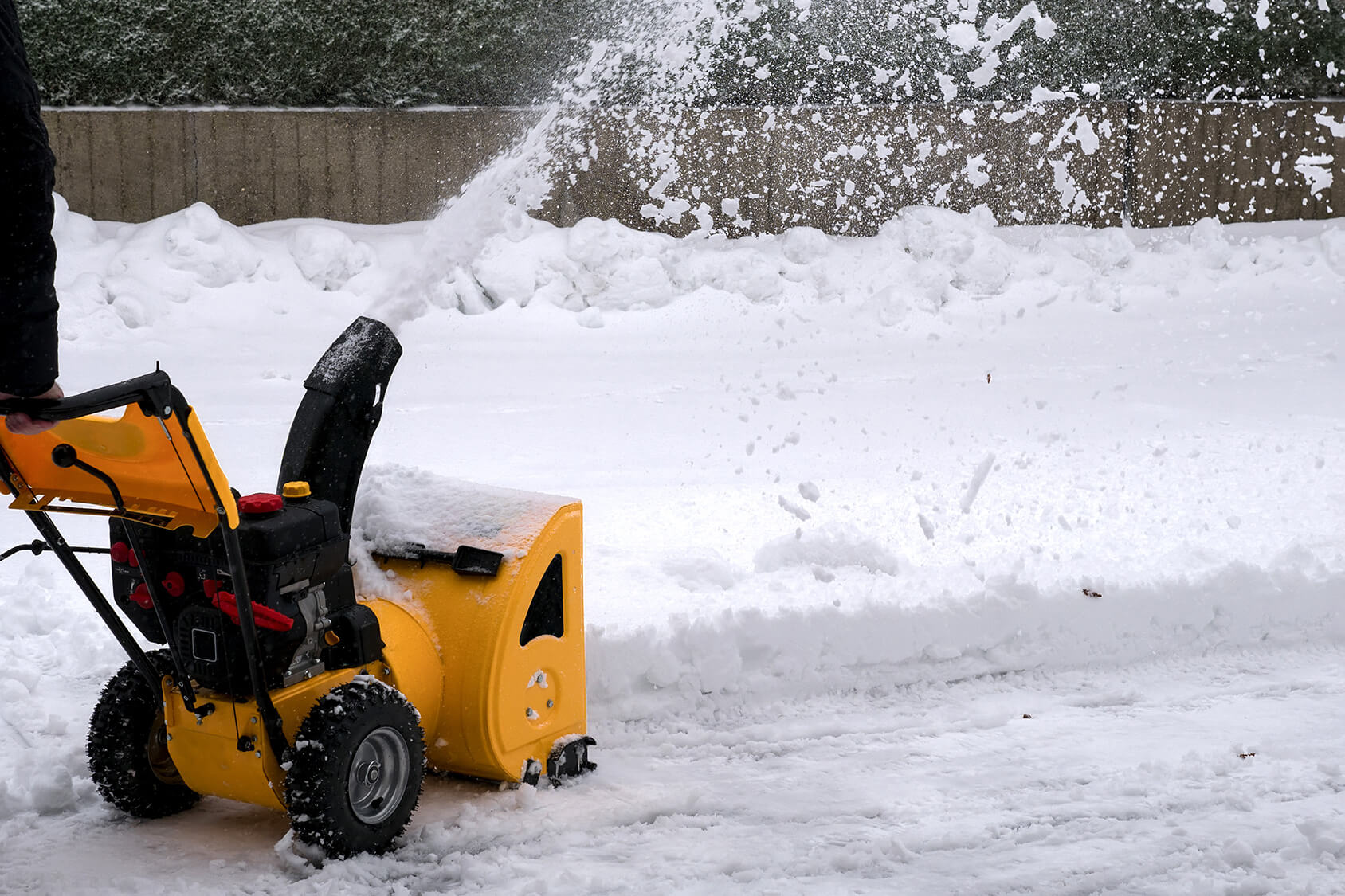 Elektrische Schneefräse 2400W 56cm - Mit 180° Verstellbarer Schneewurfrutsche & LED-Beleuchtung