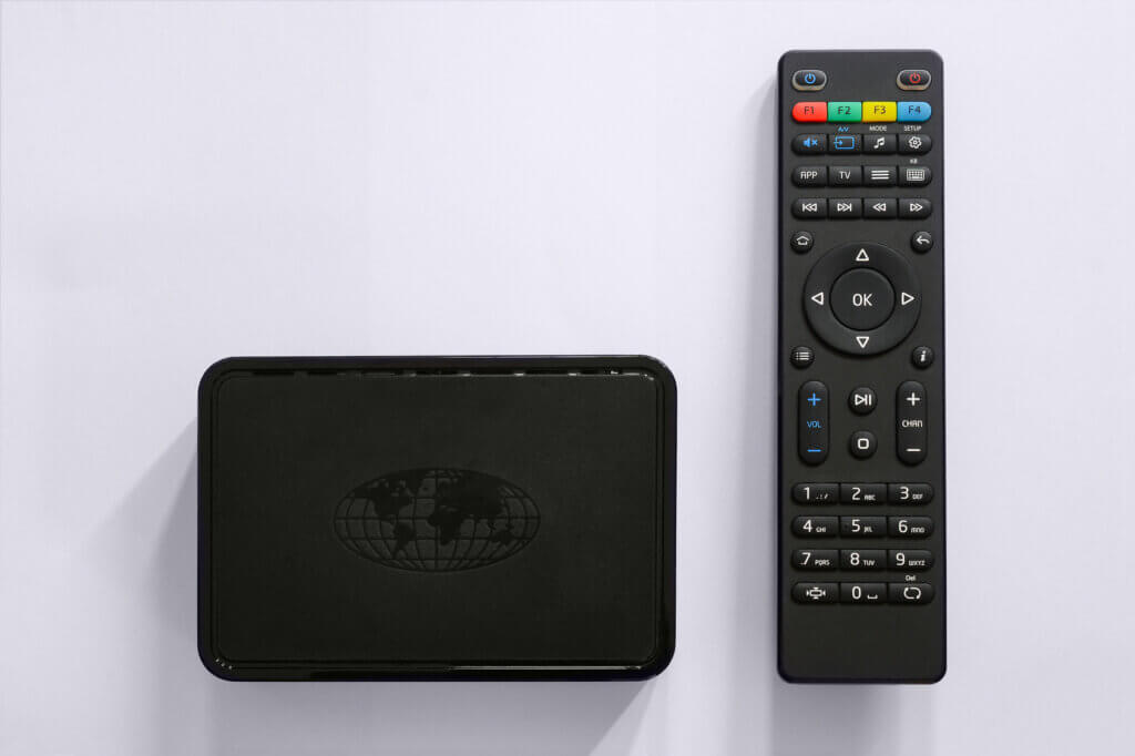 IPTV Box und Fernbedienung