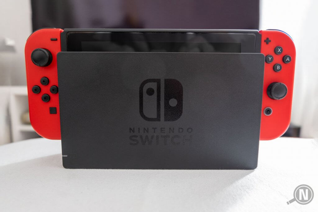 Nintendo Switch auf weissem Tisch