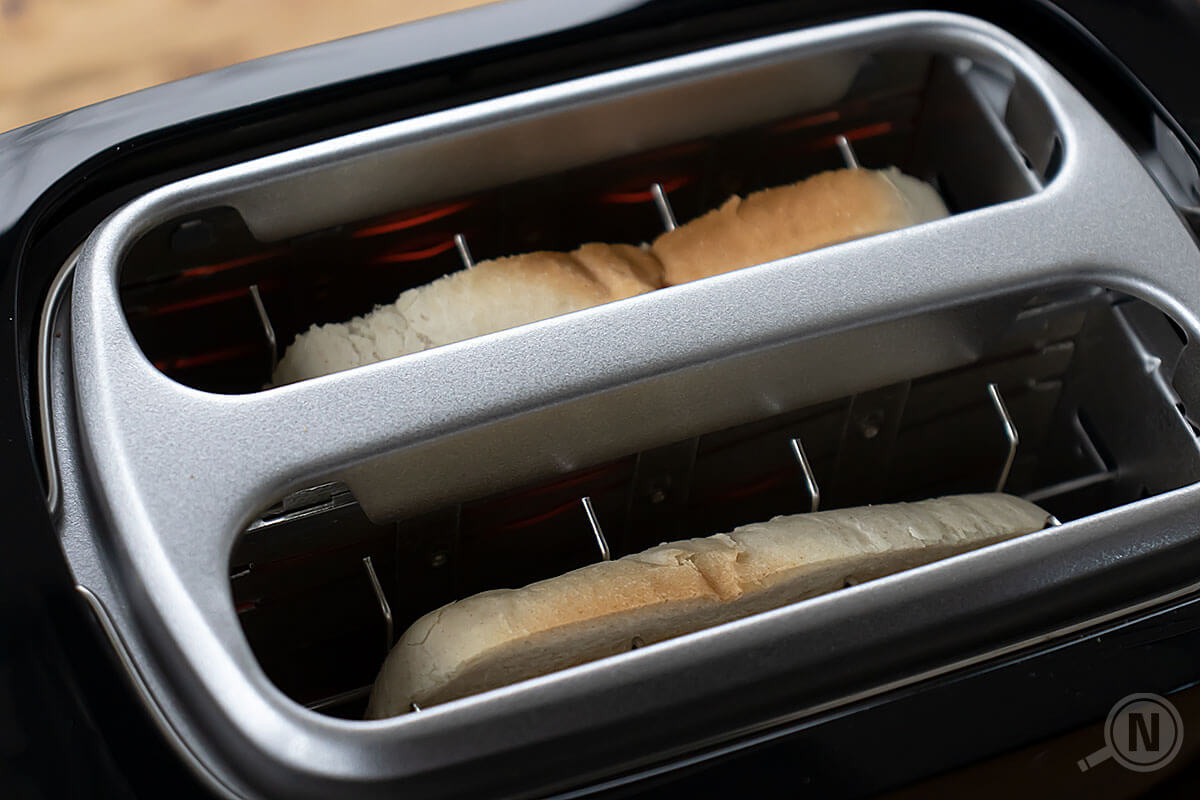 Toaster - Toastbrot beim roesten