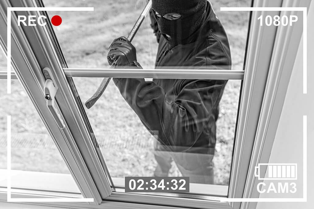 ueberwachungskamera-einbrecher_wird_gefilmt